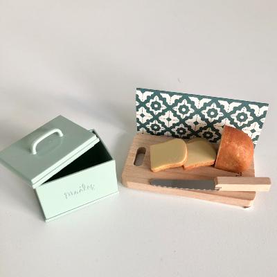 Boîte à pain miniature maileg, planche à découper et couteau