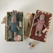 Chambre Lit maileg avec bébé lapin Rabbit et accessoires - Micro
