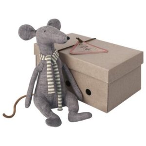 Rat cool dans sa boîte - bleu MAILEG l www.little-home.fr Peluche Rat des villes écharpe Bleue Maileg