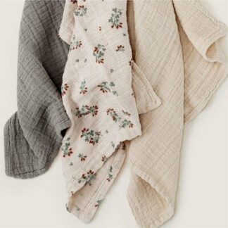 3 petits Langes Clover GARBO AND FRIENDS l www.little-home.fr Naissance