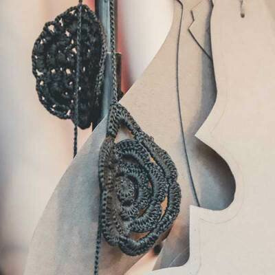 Guirlande tricot crochet bleu gris ice blue NUMERO 74