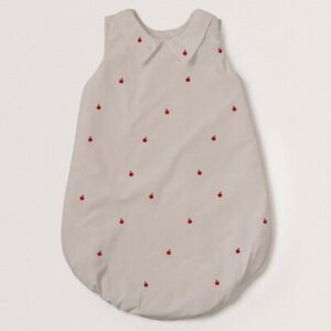Gigoteuse Pommes Rouge Naissance GARBO AND FRIENDS www.little-home.fr BIO