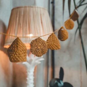 Guirlande tricot crochet moutarde ocre gold NUMERO 74