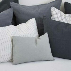 Housse coussin Taie lin lavé rayure tennis Noire LINGE PARTICULIER l www.little-home.fr Linge de maison