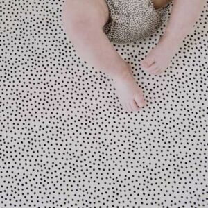 Drap housse bébé pois noirs cosy dots MIES and Co l www.little-home.fr Linge de lit bébé 60 x 120 cm BIO