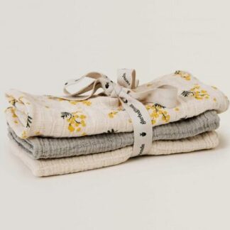 3 petits Langes Mimosa GARBO AND FRIENDS l www.little-home.fr Naissance