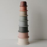 Tour à empiler - multicolore MUSHIE l www.little-home.fr Jouet éveil bébé