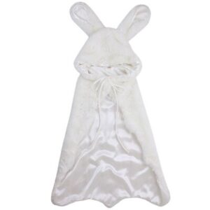 Cape des bois blanche NUMERO 74 l www.little-home.fr Princesse des neiges