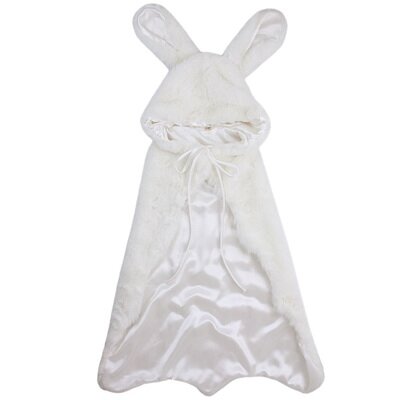 Cape des bois blanche NUMERO 74 l www.little-home.fr Princesse des neiges