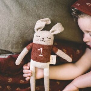 Peluche Doudou lapin bunny sienne MAIN SAUVAGE l www.little-home.fr Poupée